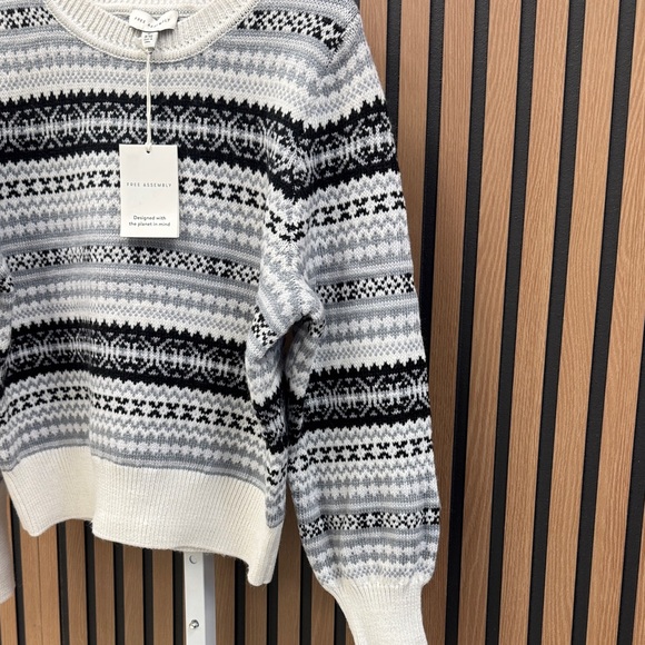 Free Assembly Black and White Patterned Crew Neck Sweater - Picture 3 of 5